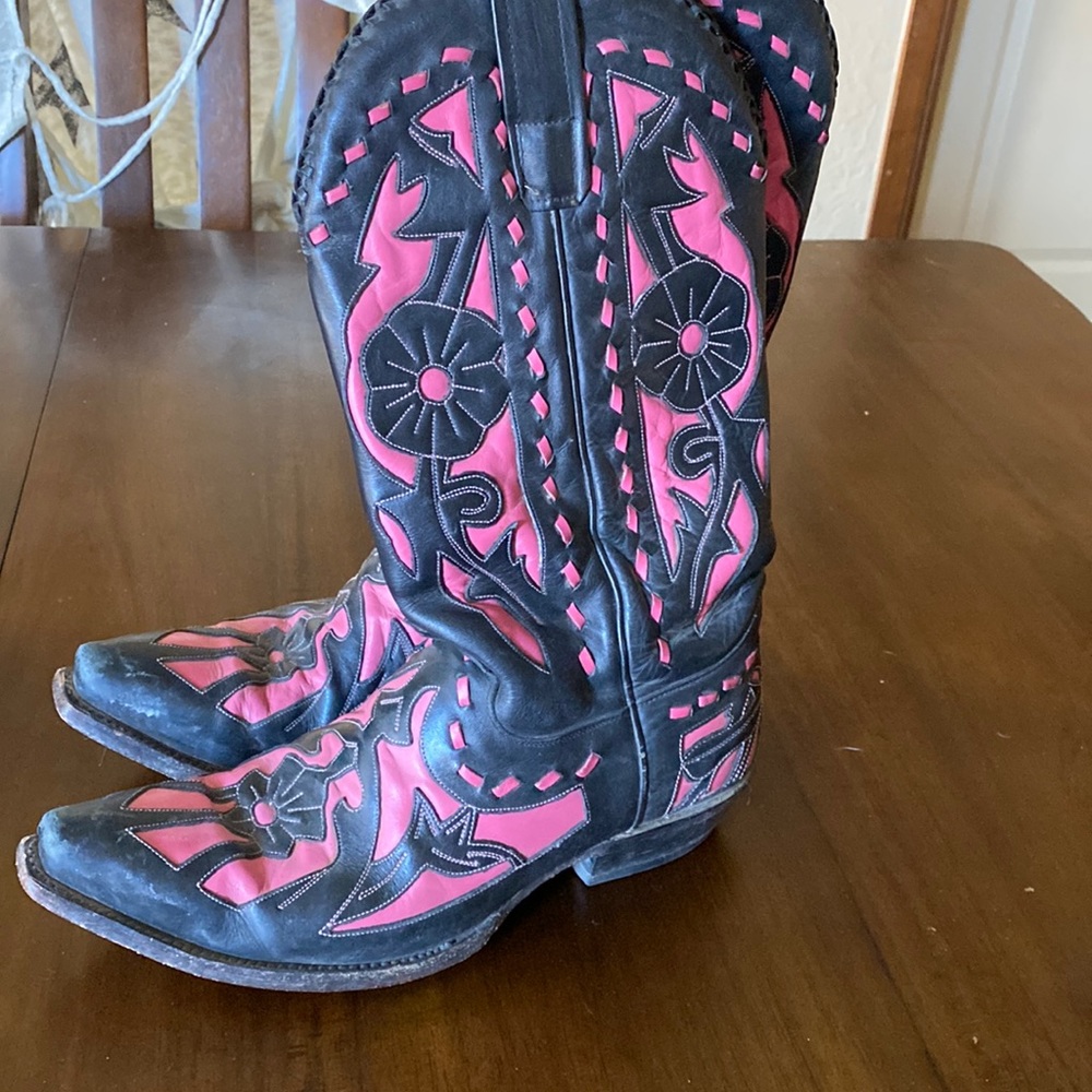 Size 8 pink and black snip toe